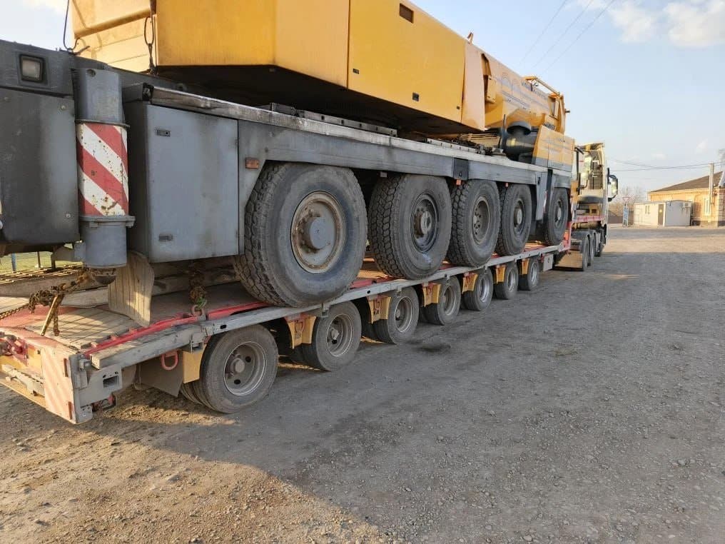 Перевозка автокрана LIEBHERR 60 тонн по России на тяжеловозе